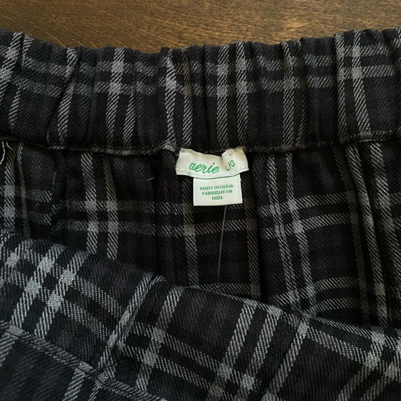 Black and grey pleated aerie skirt size LARGE! - Picture 2 of 2
